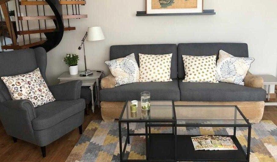 Neues Sofa mit neuem Polsterbezug nach Maß